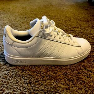 Adidas, women’s 7, white